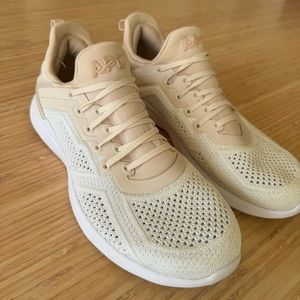 APL Techloom Tracer Knit Training Shoe / Womens Size 10